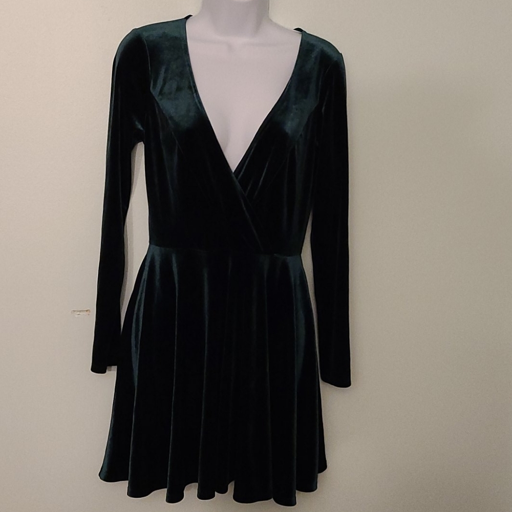 Kimchi Blue Velvet Mini Dress in Dark Green